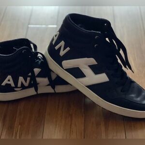 HOGAN High-Top Sneakers.
Excellent Condition